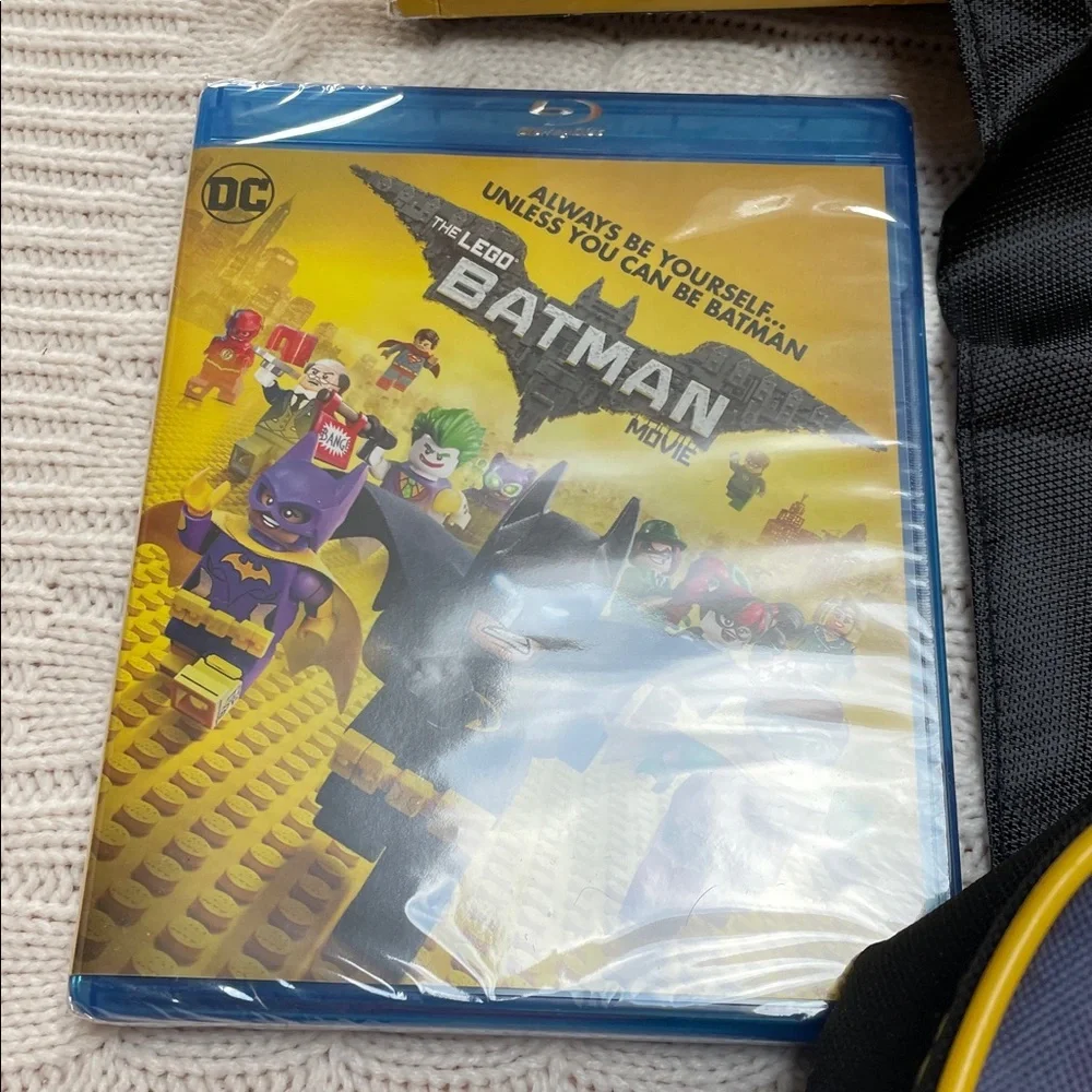 New Lego Batman Movie Blu-Ray and DVD lunchbox removable cape 2017 Warner Bros